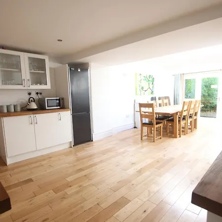 Будинок відпочинку The Big House